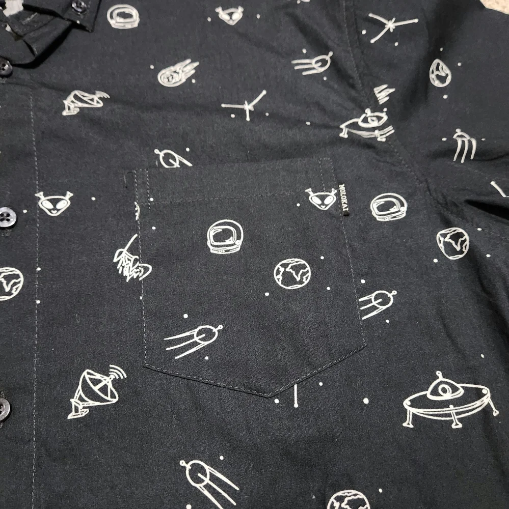 Space-themed collared top - Picture 3 of 4